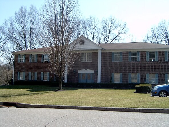 More Photos Of 1-8 Manor Dr, Hampton Medical For Sale