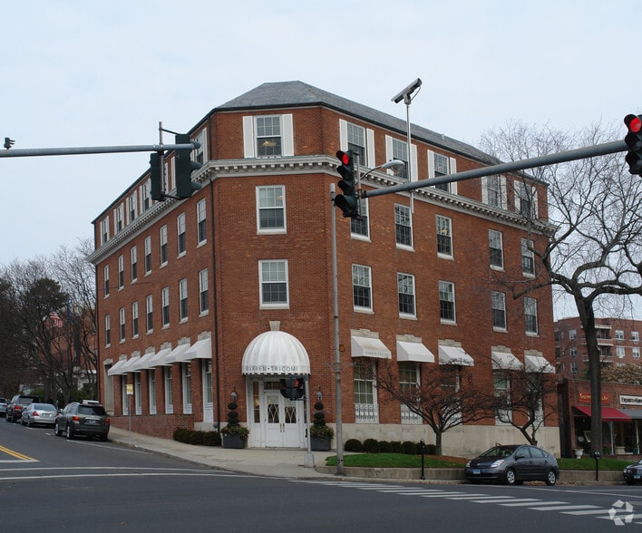 More Photos Of 1 E Putnam Ave, Greenwich Office Residential For Lease