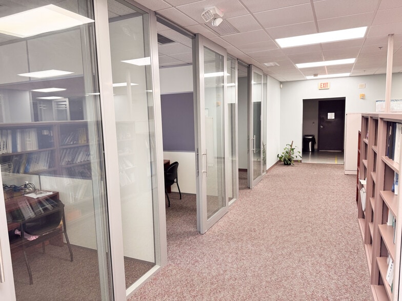 More Photos Of 47 Commerce Dr, Bristol Manufacturing For Sale