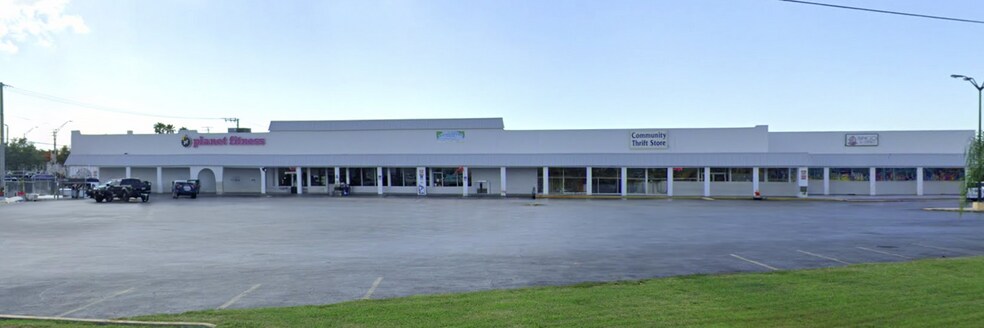 More Photos Of 15501 Old McGregor Blvd, Fort Myers General Retail For Lease