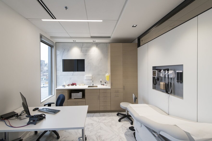 More Photos Of 3916 Macleod Trl SE, Calgary Medical For Lease