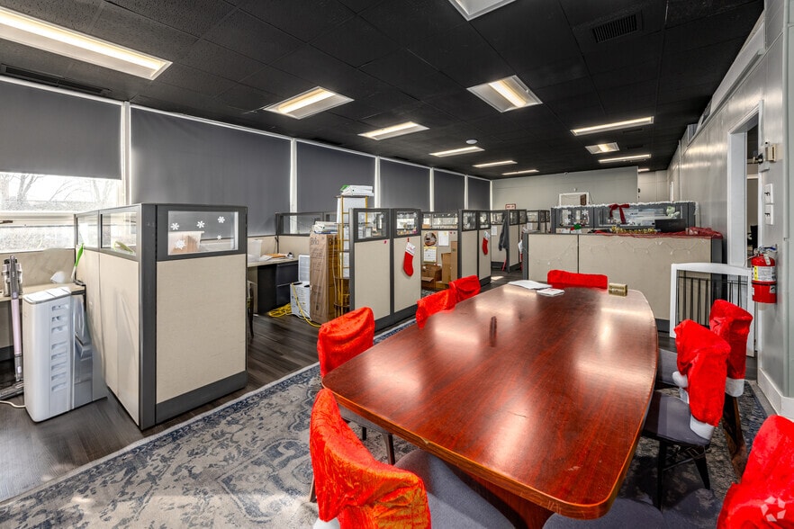 More Photos Of 7000 Old Landover Rd, Landover Warehouse For Lease
