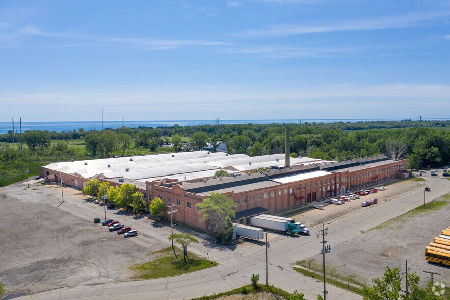 More Photos Of 2701 Deborah Ave, Zion Warehouse For Lease