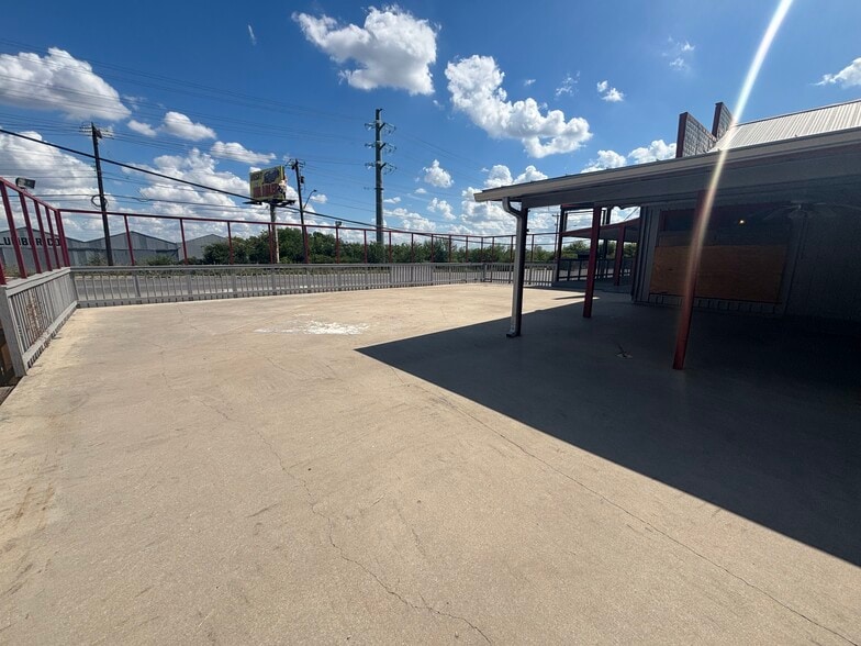 More Photos Of 13525 Wetmore Rd, San Antonio Restaurant For Lease