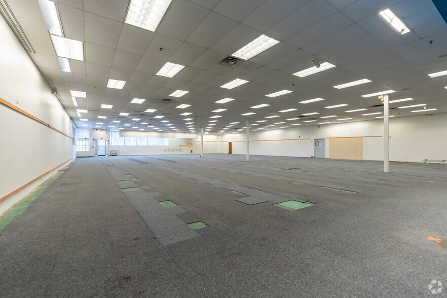 More Photos Of 5118 S Martin Luther King Jr Blvd, Lansing Drugstore For Sale