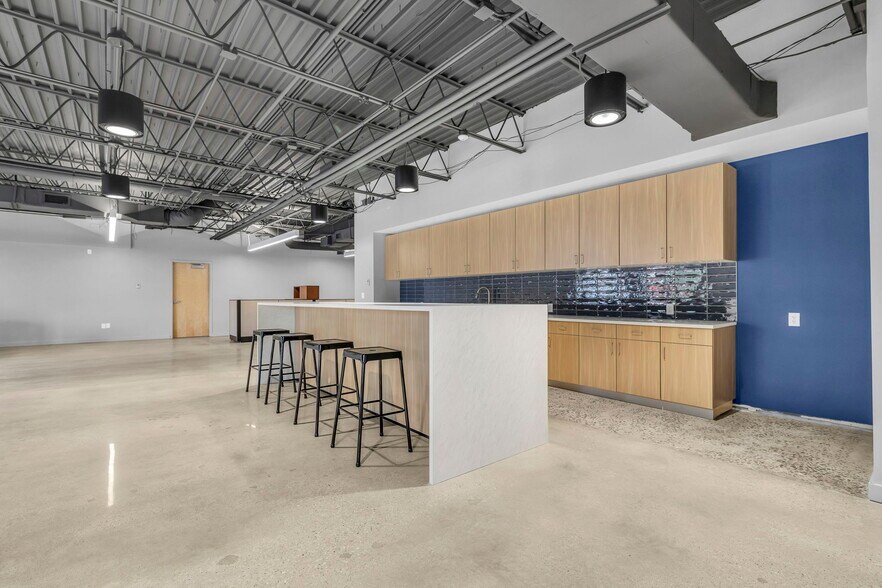 More Photos Of 10580 Barkley St, Overland Park Medical For Lease