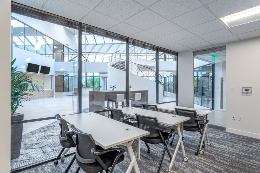 More Photos Of 6600 Lyndon B Johnson Fwy, Dallas Office For Lease
