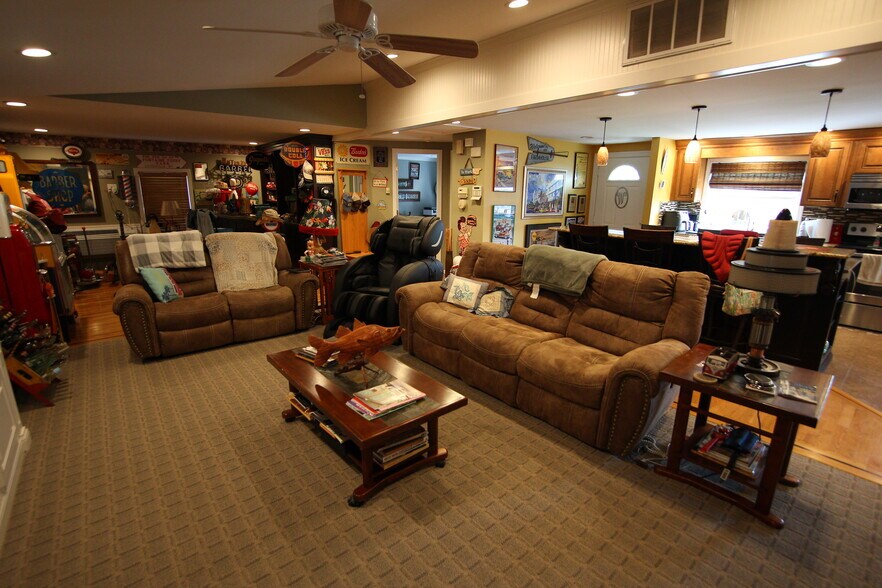 More Photos Of 3935 Blanton Ln, Louisville Garden Center For Sale