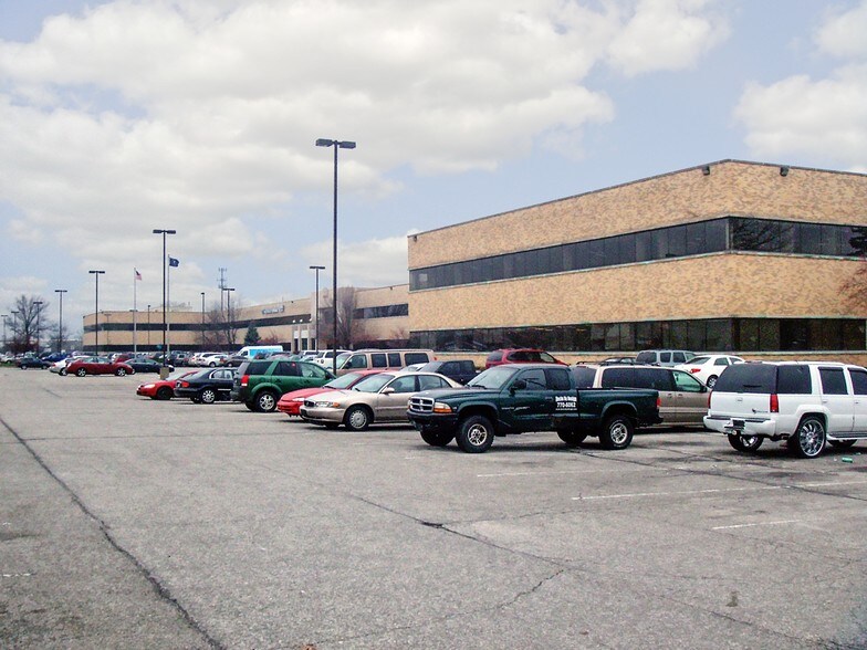 More Photos Of 2525 N Shadeland Ave, Indianapolis Light Distribution For Lease