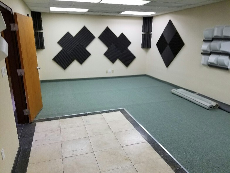 More Photos Of 5040 Edna Ave, Las Vegas Office For Lease