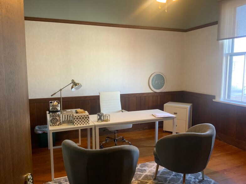 More Photos Of 211 S Court St, Medina Storefront Retail Office For Lease