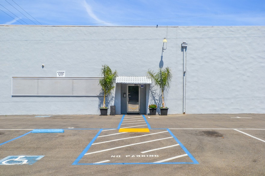 More Photos Of 1029-1045 N El Dorado St, Stockton Office For Lease