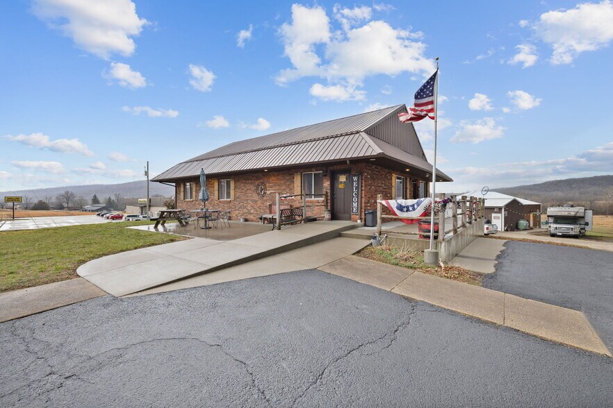 More Photos Of 714 N Saint Mary St, Pilot Knob Freestanding For Sale