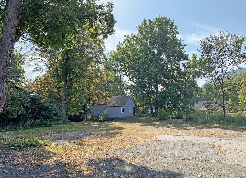 More Photos Of 329 Kent Rd, New Milford Apartments For Sale