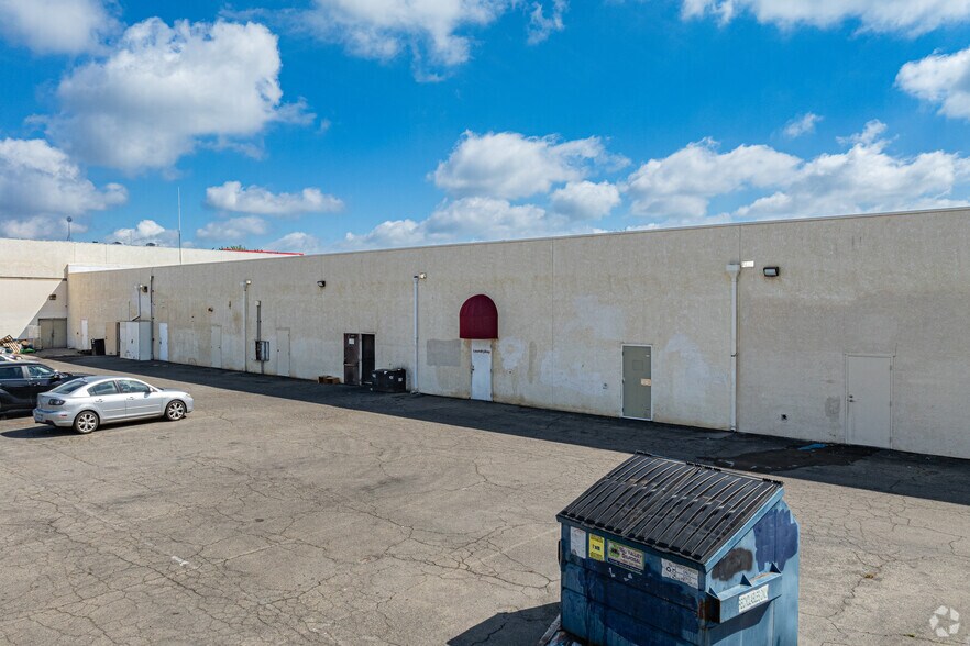 More Photos Of 247-293 Academy Ave, Sanger Freestanding For Lease