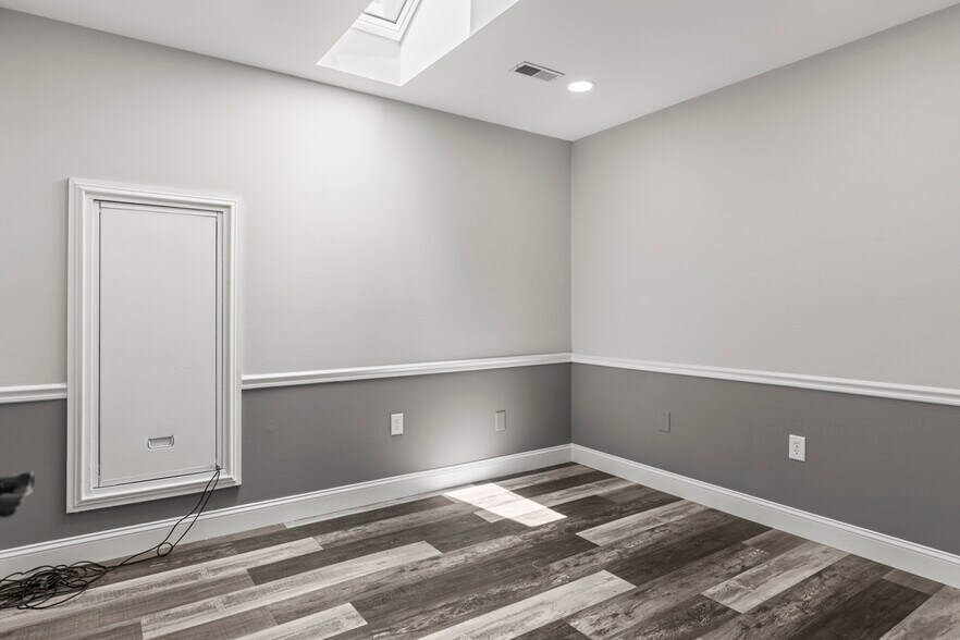 More Photos Of 4371 Charlotte Hwy, Clover Office For Sale