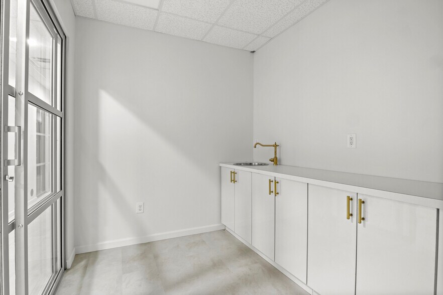 More Photos Of 27621 Warren Rd, Garden City Freestanding For Lease