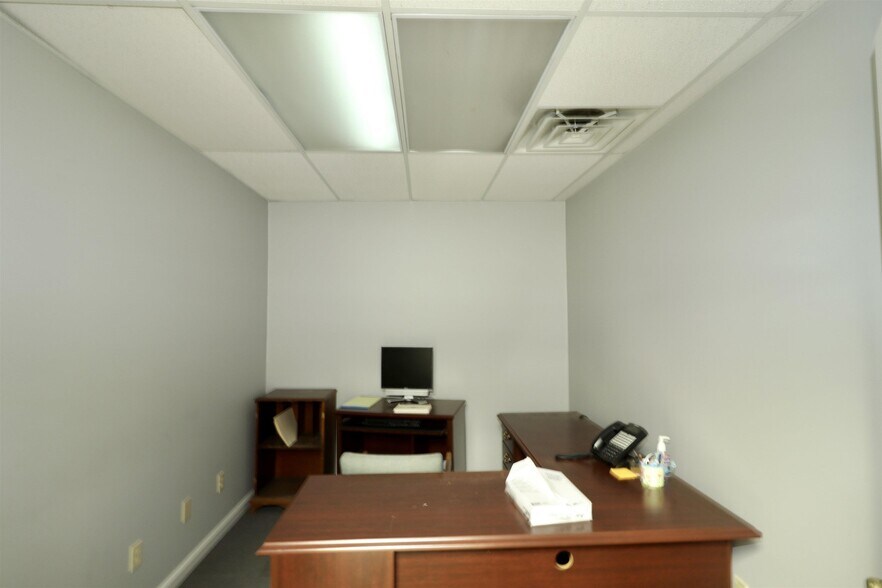 More Photos Of 617 N 22nd Ave, Humboldt Office For Sale