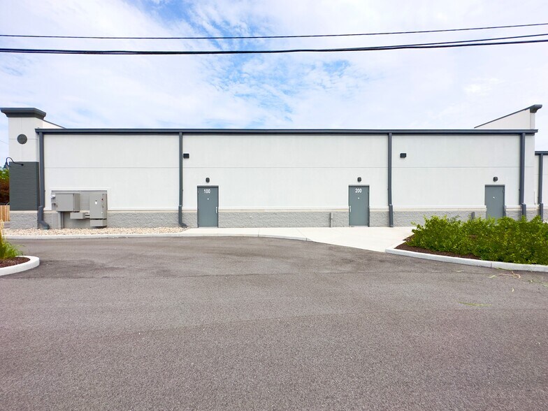 More Photos Of 2101 S 3rd St, Terre Haute Storefront For Lease