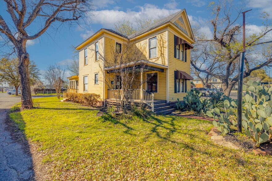 More Photos Of 3126 Handley Dr, Fort Worth General Retail For Sale