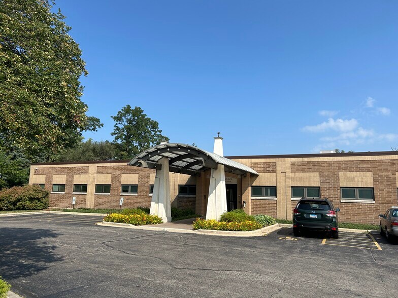 More Photos Of 3800 Highland Ave, Downers Grove Medical For Lease