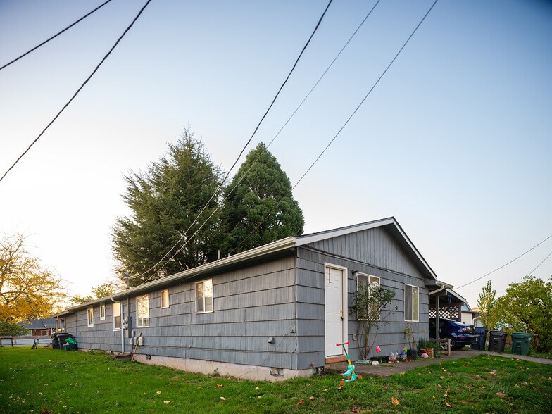 More Photos Of 521 Walnut St, Independence Multifamily For Sale