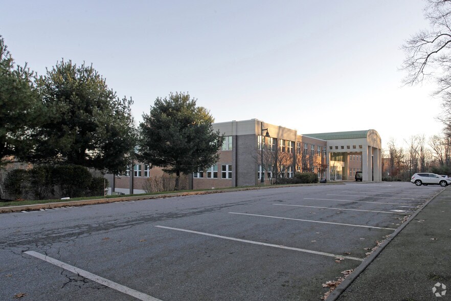 More Photos Of 2 Willow St, Southborough Office For Lease