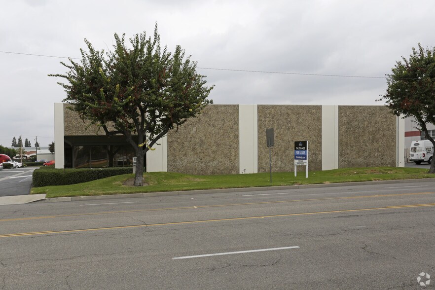 More Photos Of 1521-1539 W Orangewood Ave, Orange Unknown For Lease