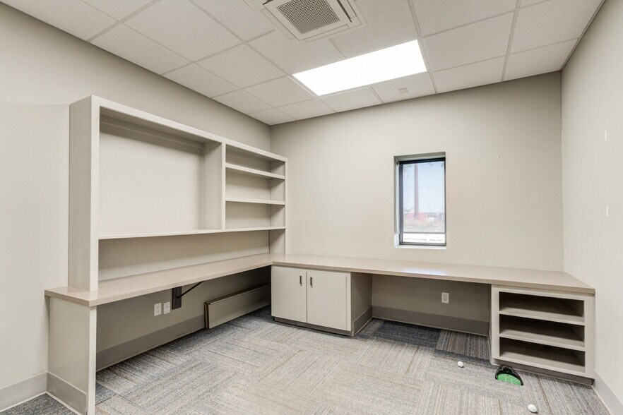 More Photos Of 2405 114th St, Lubbock Office For Sale