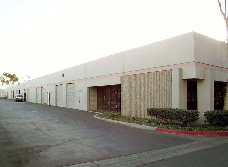 More Photos Of 11562 Knott St, Garden Grove Warehouse For Lease