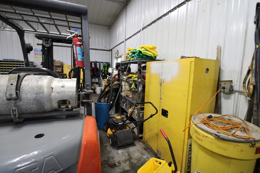 More Photos Of 5640 44th Ave S, Clinton Office For Sale