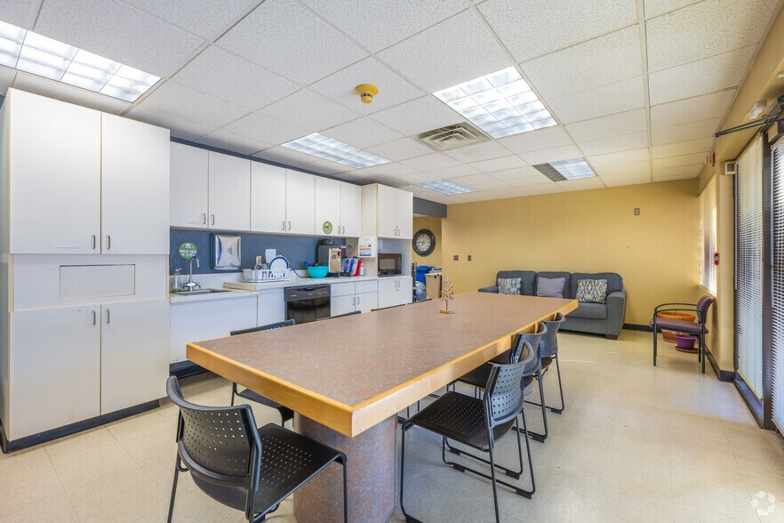 More Photos Of 2340 Alamo Ave SE, Albuquerque Office For Lease