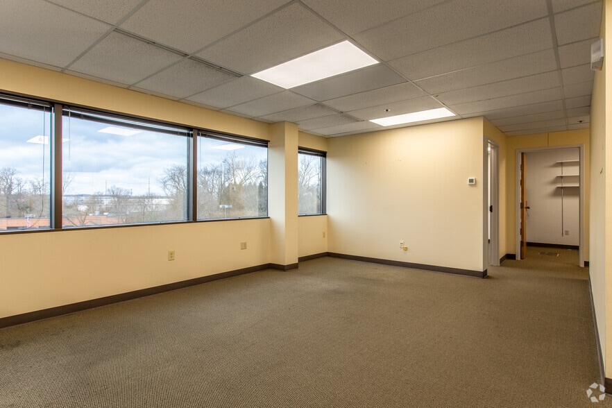 More Photos Of 3055 Kettering Blvd, Kettering Unknown For Lease