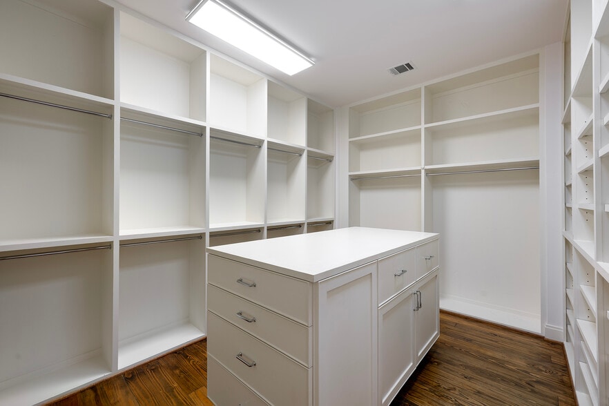 More Photos Of 1226 Heights Blvd, Houston Office For Sale