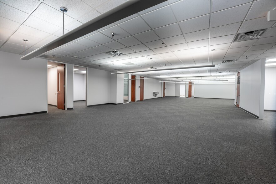 More Photos Of 13000 Executive Dr, Sugar Land Office For Lease