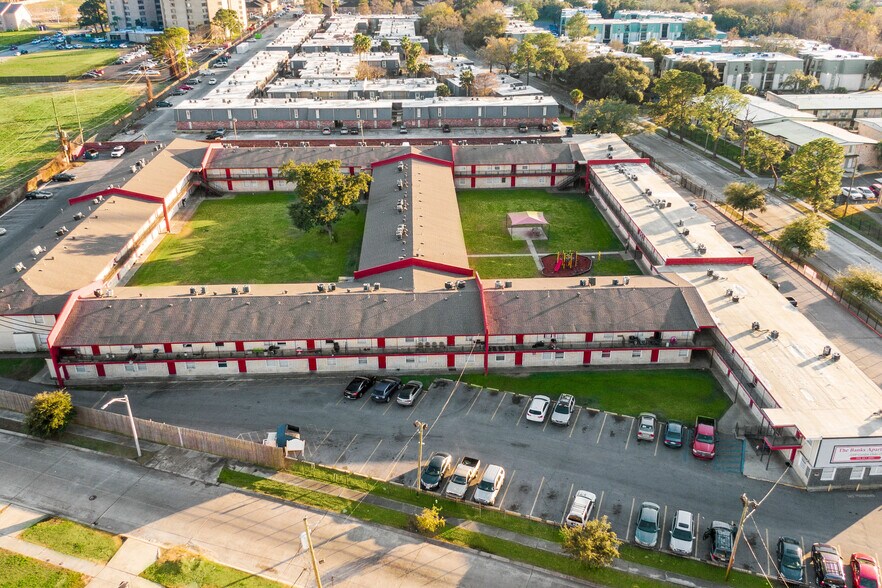 More Photos Of 3300 Garden Oaks Dr, New Orleans Apartments For Sale