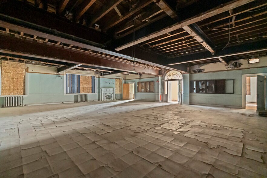 More Photos Of 54 Washington St, Middletown Office For Sale