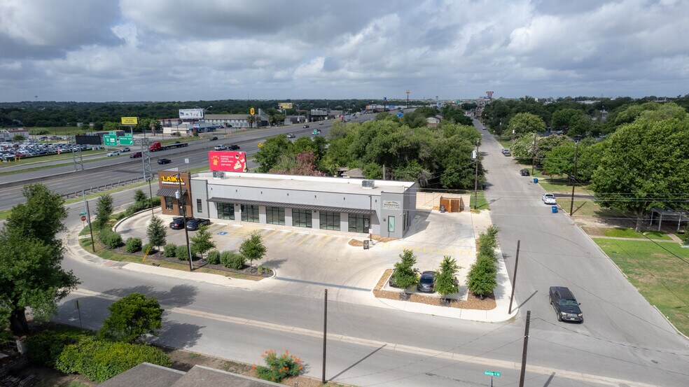 More Photos Of 1430 Unicorn Ave, New Braunfels Storefront For Lease