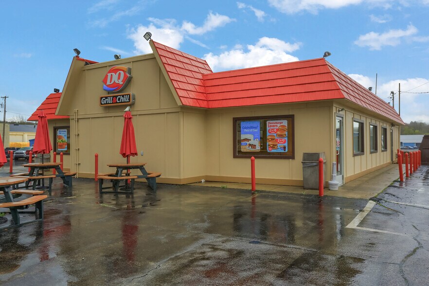 More Photos Of 3498 Sharon Rd, West Middlesex General Retail For Sale