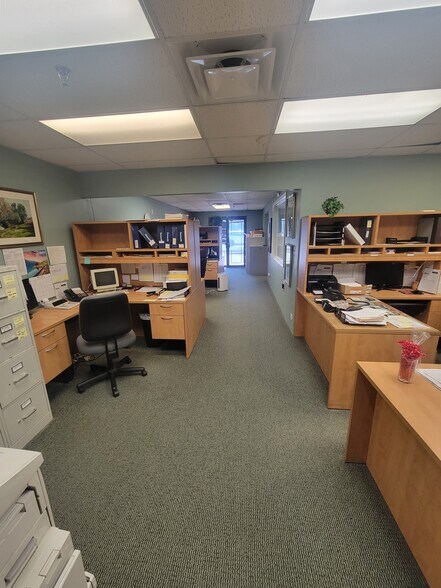 More Photos Of 900 Broadhollow Rd, Farmingdale Freestanding For Lease