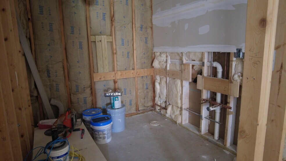 More Photos Of 12712 Wicker Ave, Cedar Lake Medical For Lease