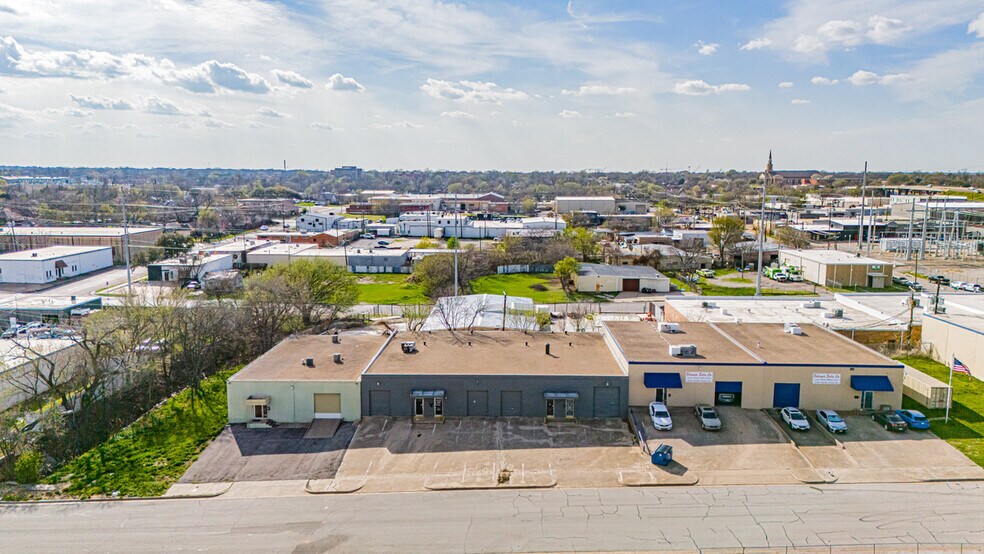 More Photos Of 3216-3220 S Jones St, Fort Worth Warehouse For Sale