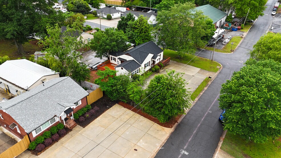 More Photos Of 1746 Hazelwood Dr SE, Marietta Office For Sale
