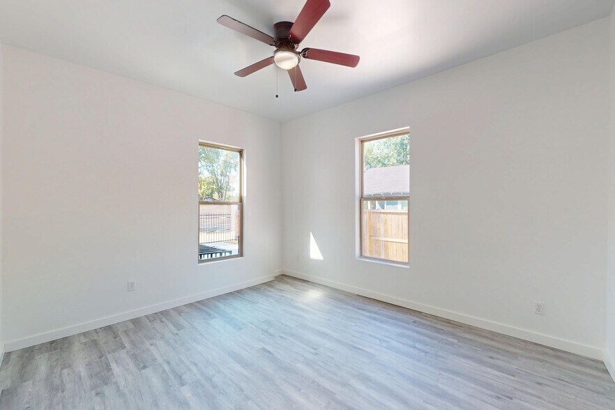 More Photos Of 5701 Fulton St, Houston General Retail For Lease