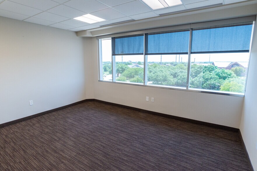 More Photos Of 1600 N Redbud Blvd, McKinney Office For Sale