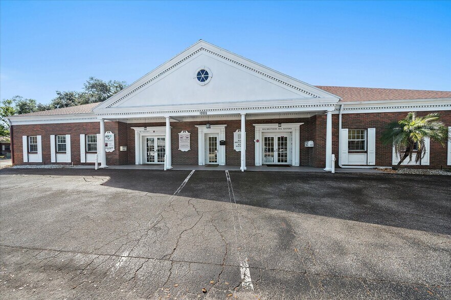 More Photos Of 1000 S Tamiami Trl, Venice Office For Sale