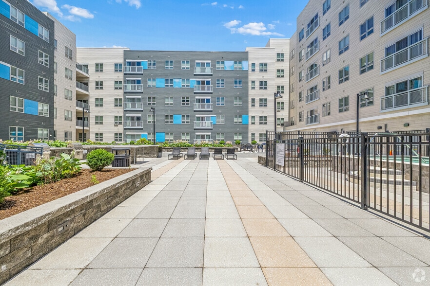 More Photos Of 919 E Genesee St, Syracuse Apartments For Lease