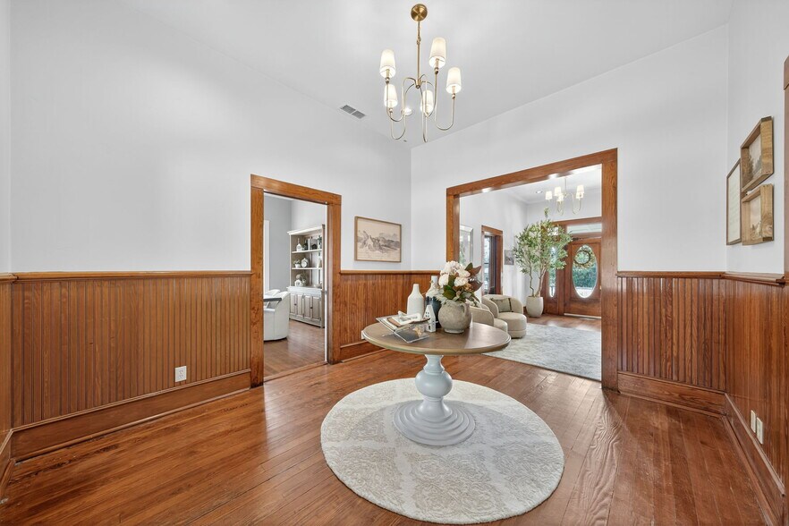 More Photos Of 930 E Blanco Rd, Boerne Showroom For Lease