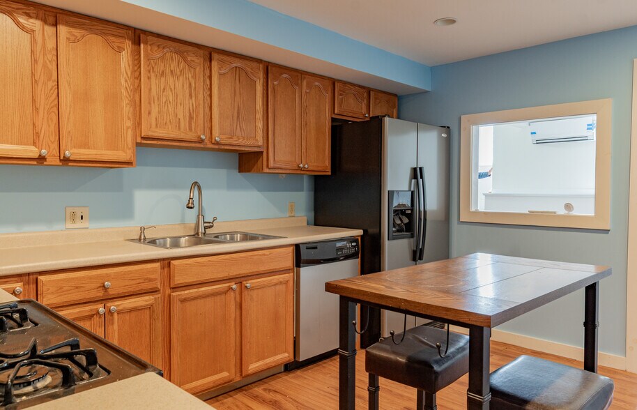 More Photos Of 1530 Congress St, Portland Multifamily For Sale