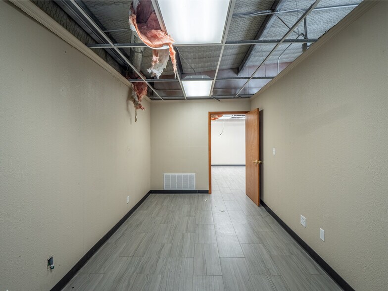 More Photos Of 1101 N Strong Blvd, Mcalester Office For Sale